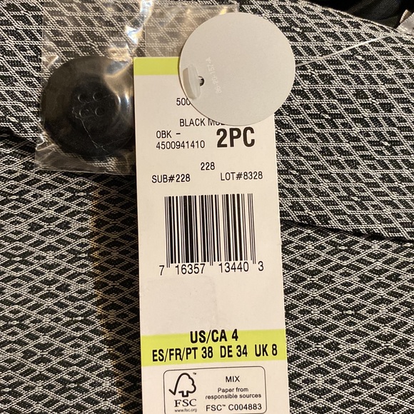 2 piece black and white designed Le suit buissness casual blazer and skirt combo - Picture 12 of 12